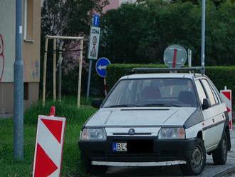 FOTO Bratislavčania krútia hlavami: TAKTO opravovať cestu ste ešte nevideli, možné iba na Slovensku