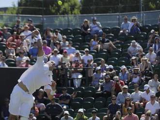 Američan John Isner v zápase 2. kola Wimbledonu nastrieľal 64 es