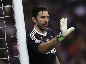 Brankár Gianluigi Buffon je už oficiálne hráčom tímu Paríž Saint Germain