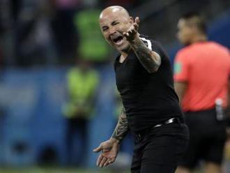 Sampaoli po sklamaní zatiaľ ostáva trénerom Argentíny, prevezme aj reprezentáciu do 20 rokov