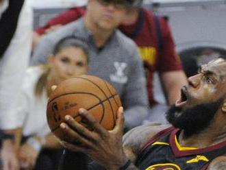 NBA: LeBron James nastúpi v drese Lakers proti Clevelandu 21. novembra