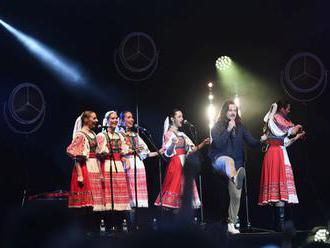 V tvorbe skupiny Billy Barman sa objavujú prvky folklórnej hudby