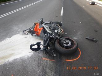 Motocyklista zomrel pri dopravnej nehode neďaleko Kremnice