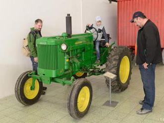 Svetový výrobca agrotechniky Deere zvýšil kvartálny zisk o vyše 40 %