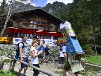 Slovenský šerpa prekonal rekord, na Sněžku niesol vodu