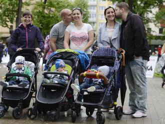 Ženám sa nahlasuje materská a rodičovská, mužom rodičovská dovolenka