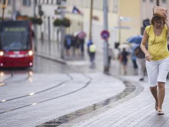 Piatok sa dočkáme dažďa, teploty však výrazne neklesnú