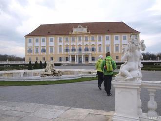 Návštevníkov rakúskeho zámku Schloss Hof zaujmú kone aj remeselníci