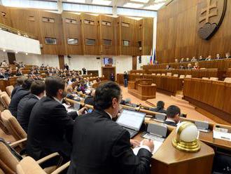 Premiér chce o hmotnej zodpovednosti politikov hovoriť s G. Gálom