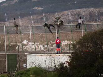 Španielsko vrátilo do Maroka migrantov z jej enklávy Ceuta