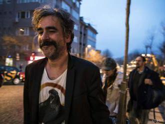 Novinár Yücel bude žiadať odškodné za zadržiavanie v Turecku