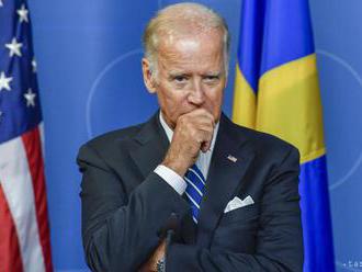 Bývalý viceprezident J. Biden sa rozlúčil so zosnulým J. McCainom