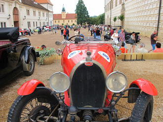 Sjezd automobilových veteránů na zámku v Litomyšli