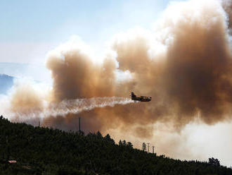Uhasiť požiar na juhu Portugalska asi ešte potrvá niekoľko dní