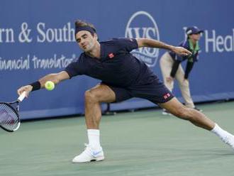 Roger Federer oslávil návrat do Cincinnati a 37. narodeniny víťazne, úspešný bol aj Tsitsipas