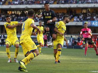 Hamšíkov Neapol otočil zápas z 0:1 na 2:1, Juventus s Ronaldom vydrel víťazstvo 3:2