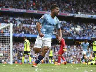 Manchester City nadelil „šestku“ Huddersfieldu, „červení diabli“ zakopli v B