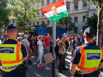 Opozičná DK opäť protestovala proti vláde, prišlo niekoľko sto ľudí