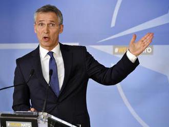 Šéf NATO J. Stoltenberg sa stretol so S. Lavrovom, trval na dialógu