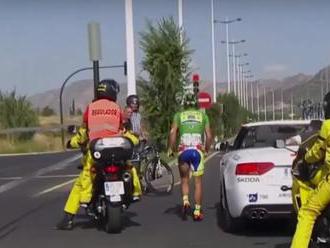 Video: Sagan sa stretol s motorkárom, ktorý ho zrazil na Vuelte 2015 a dal mu darček