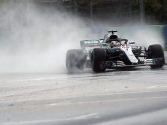 Hamilton odštartuje Veľkú cenu Singapuru z pole position, pred Vettela sa postaví Verstappen