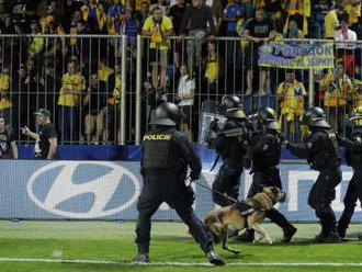 UEFA pokutovala Česko pre oneskorený výkop a Ukrajina zaplatí za nevhodné správanie fanúšikov