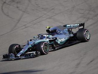 Bottas víťazom kvalifikácie na Veľkú cenu Ruska, Hamilton s Vettelom tesne zaostali