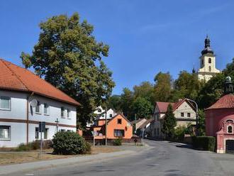 Nenápadné městečko nad řekou Jizerou se pyšní barokními skvosty