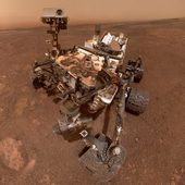 Špinavý Curiosity si pořídil nové selfie a vydal se i novým směrem