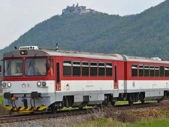 Po 15 rokoch sa na trať Zvolen – Šahy vrátili vlaky. Zatiaľ v pracovných dňoch