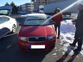 FOTO Vodič si neoškrabal čelné sklo, za chabý argument ho policajti potrestali, top hlášky Slovákov