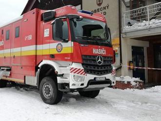 Hasiči v Ružomberku mali plné ruky práce: Horela budova dielní tamojšej strednej školy