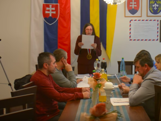 Drsné VIDEO z východu Slovenska: Staronová starostka to na zasadnutí obce poriadne prehnala