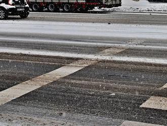 Ďalší ťažko zranený chodec: V Košiciach zrazilo auto muža na priechode pre chodcov