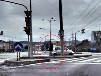 Lúpežné prepadnutie na bratislavskej benzínke: FOTO Polícia prosí verejnosť o pomoc