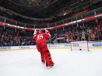 Video: Hudáček si pred Zápasom hviezd KHL osviežil zručnosti, na ľade vyzvŕtal krajanku Čupkovú