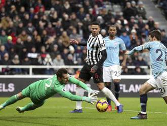 Video: Newcastle s Dúbravkom zdolal ManCity, mestský rival ManUtd proti Burnley iba remizoval