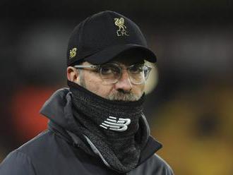 Video: Klopp sa po zaváhaní FC Liverpool sťažoval na sneh, fanúšikovia skandovali meno Benítez