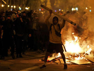 PROTESTY NEUTÍCHAJÚ: Barcelona má za sebou štvrtú noc násilností