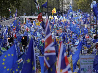 Za druhé referendum o brexite demonštrujú v Londýne desaťtisíce ľudí