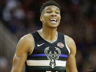 NBA: Antetokounmpo s triple-double pri triumfe Milwaukee v Houstone