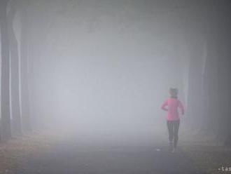 SHMÚ rozšíril výstrahu pred hmlou na celé Slovensko