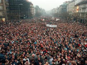 Slováci aj Česi vnímajú Nežnú revolúciu pozitívne, Česi o niečo viac