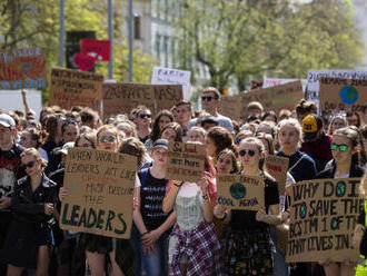 Polícia nariadila okamžité ukončenie klimatických protestov v Londýne