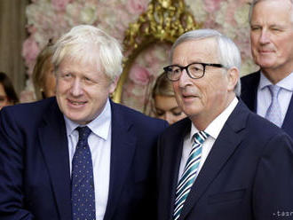 Boris Johnson a predseda EK Juncker sa rozprávali o brexitovej dohode