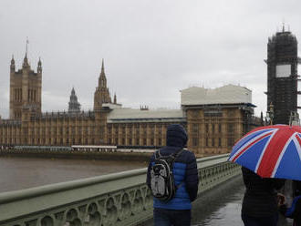 Poslanci o dohode o brexite v pondelok hlasovať nebudú