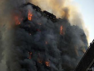 Správa upozornila na zlyhania hasičov pri požiari Grenfell Tower