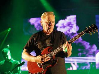 Recenze: New Order v Praze odehráli skvělý popový koncert pro rockové fanoušky