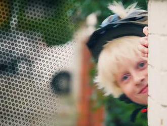 Britské děti se na Haloween strojí jako Boris Johnson