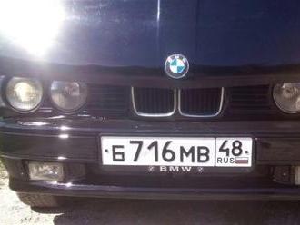Rus si postavil falešné BMW z Lady, i uvnitř se snaží přiblížit originálu